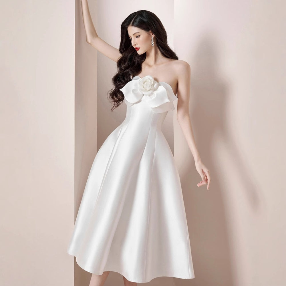 White strapless dress with floral details 