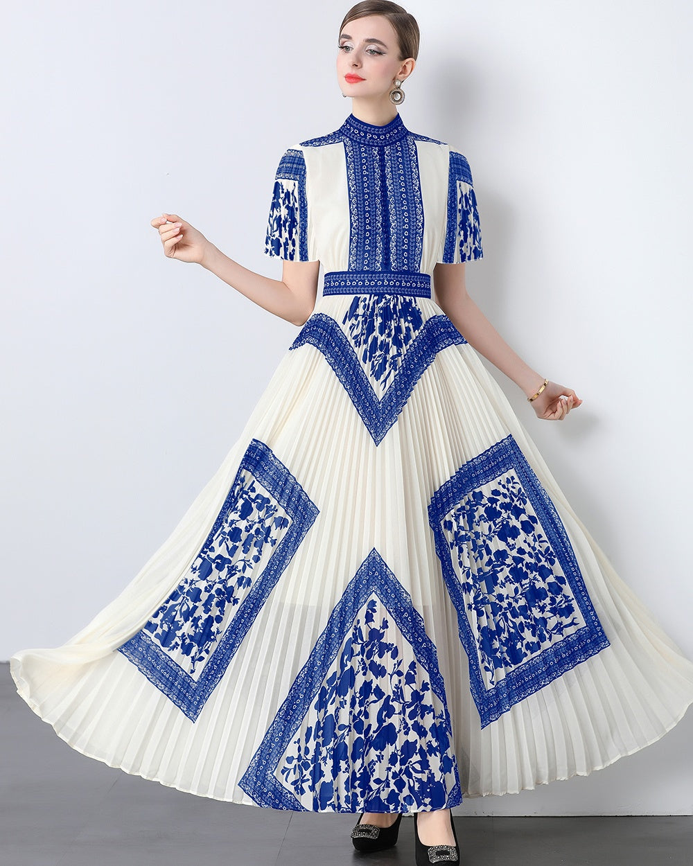 Geometric print pleated maxi dress