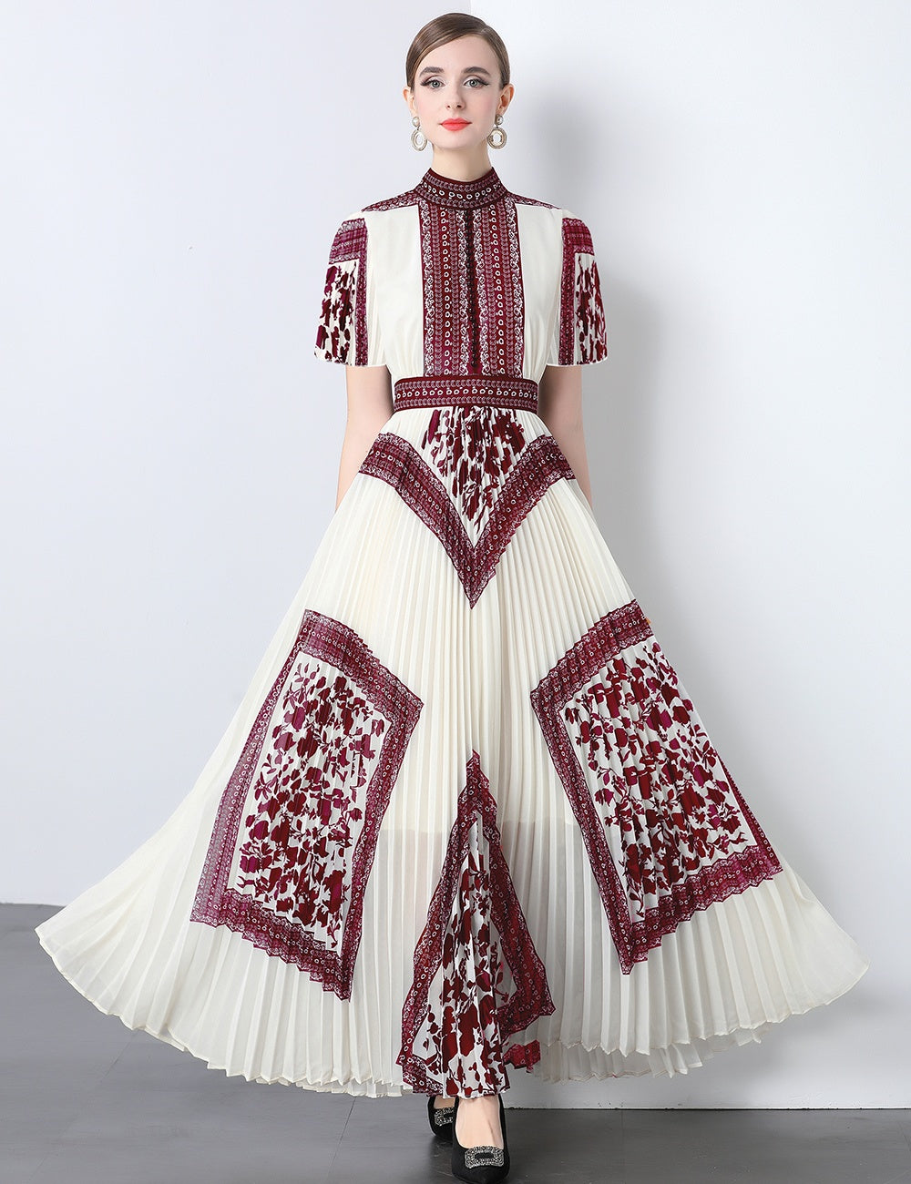 Geometric print pleated maxi dress