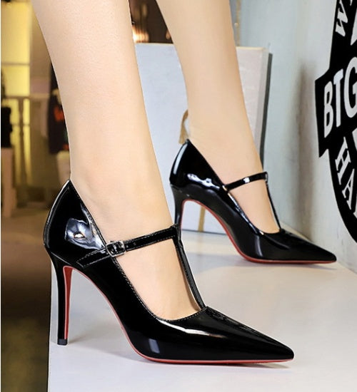 Black patent-look T-strap pointed-toe stiletto heels with 10 cm heel and buckle strap