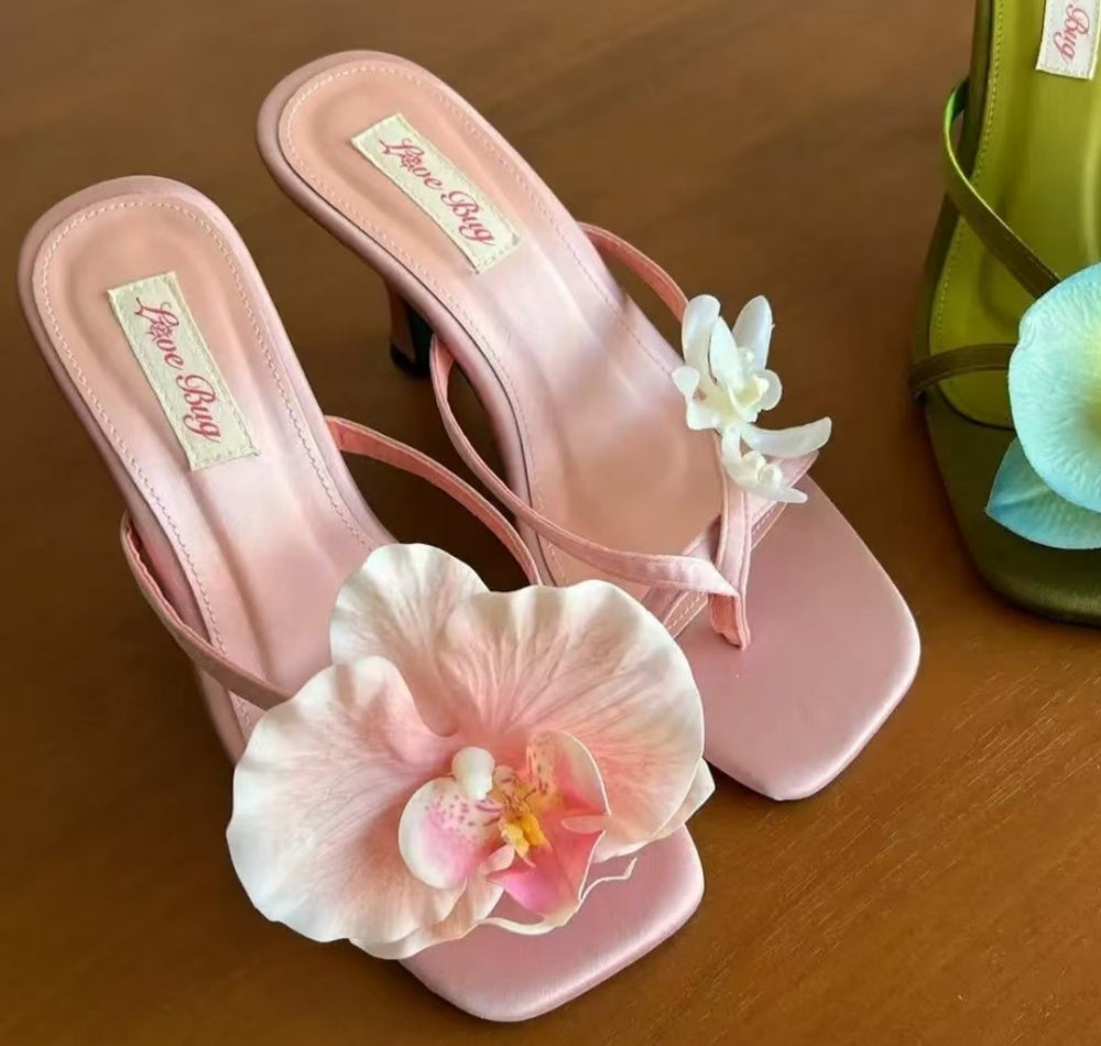 Pink high-heeled sandals with floral Love Bug, Open toe, kitten heels