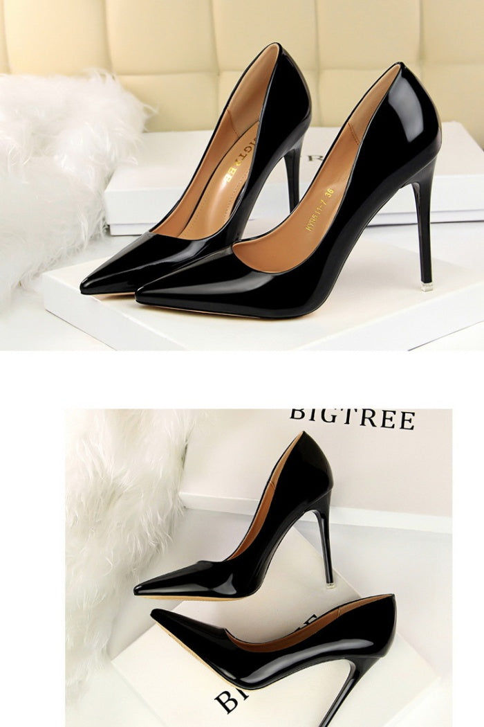 Sleek glossy pumps with a polished finish and classic pointed silhouette. Perfect for office chic, formal events, or evening elegance. Available in sizes 34–43. Step into shine and sophistication—shop now!