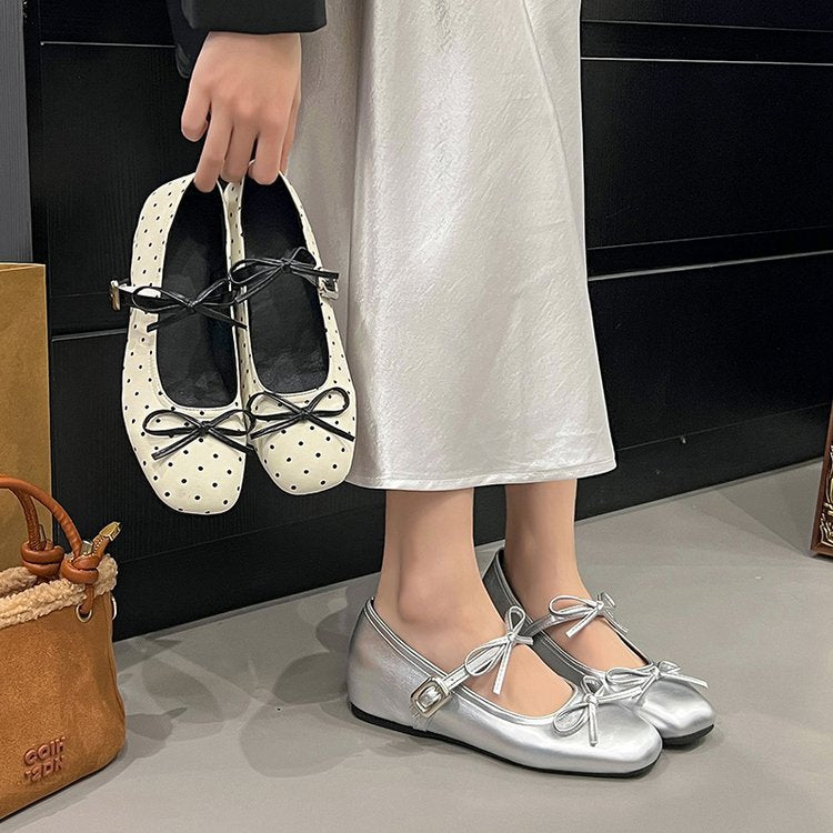 Silver ballerinas with a bow