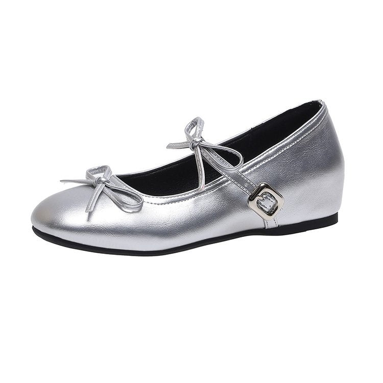 Silver ballerinas with a bow