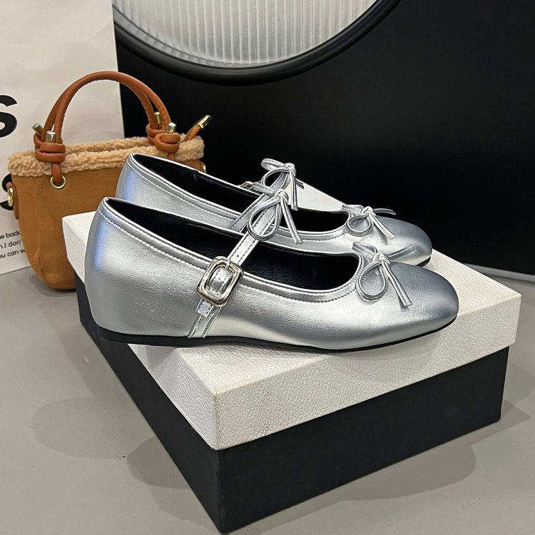 Silver ballerinas with a bow